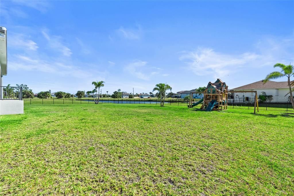 For Sale: $660,000 (3 beds, 3 baths, 2469 Square Feet)