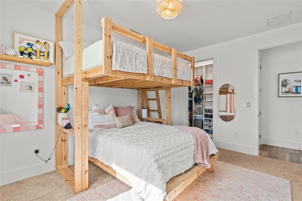For Sale: $660,000 (3 beds, 3 baths, 2469 Square Feet)