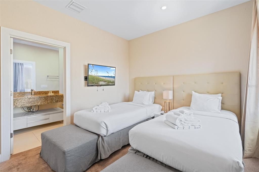 Active With Contract: $429,000 (4 beds, 4 baths, 2396 Square Feet)
