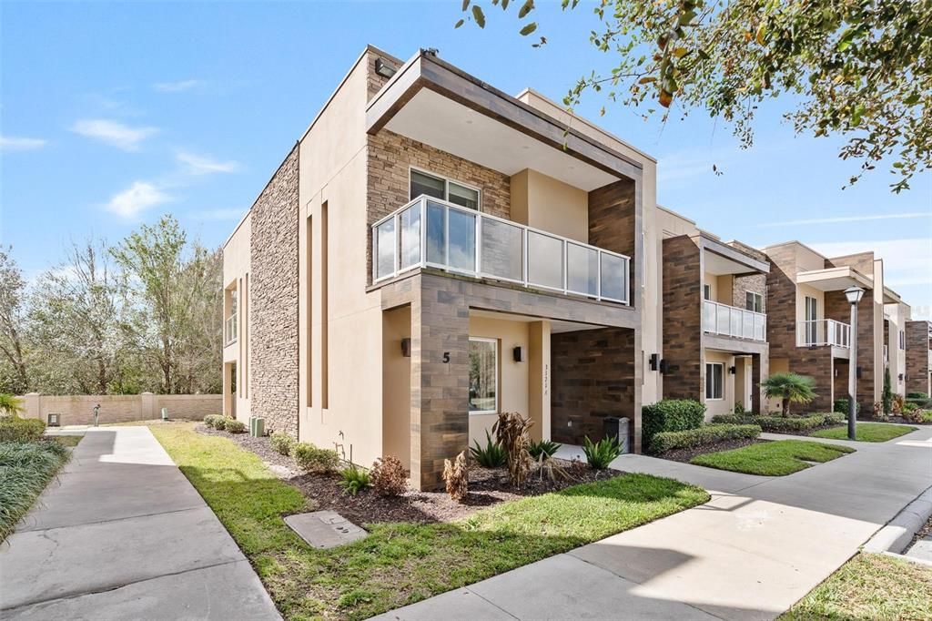 Active With Contract: $429,000 (4 beds, 4 baths, 2396 Square Feet)