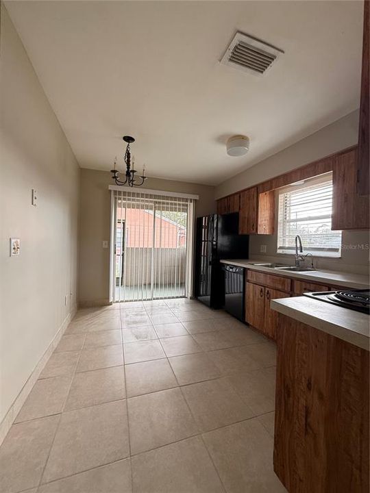 出租: $1,800 (2 贝兹, 2 浴室, 1000 平方英尺)