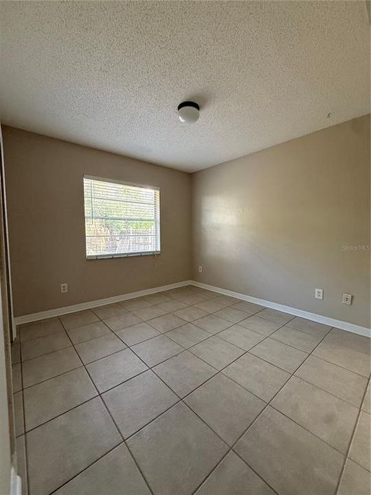 出租: $1,800 (2 贝兹, 2 浴室, 1000 平方英尺)