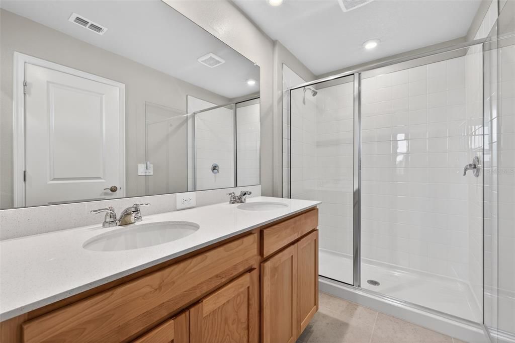 Под контрактом: $284,529 (3 спален, 2 ванн, 1691 Квадратных фут)