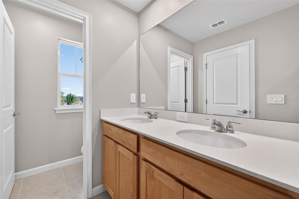 Под контрактом: $284,529 (3 спален, 2 ванн, 1691 Квадратных фут)