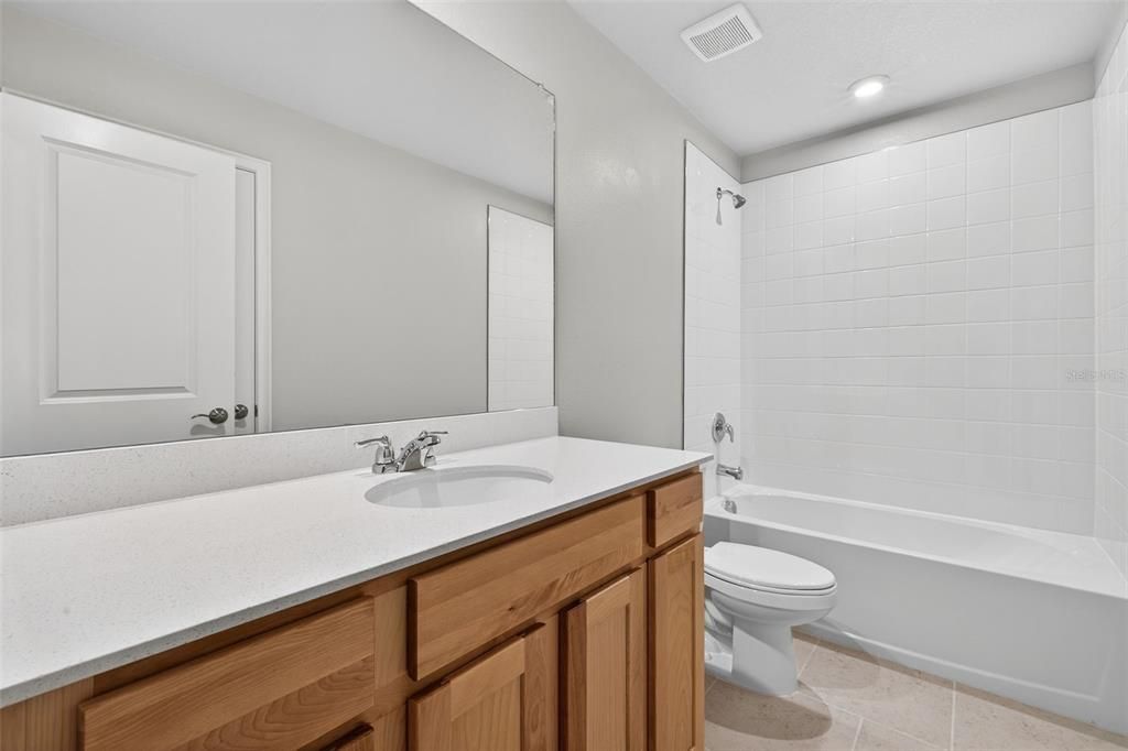 Под контрактом: $284,529 (3 спален, 2 ванн, 1691 Квадратных фут)