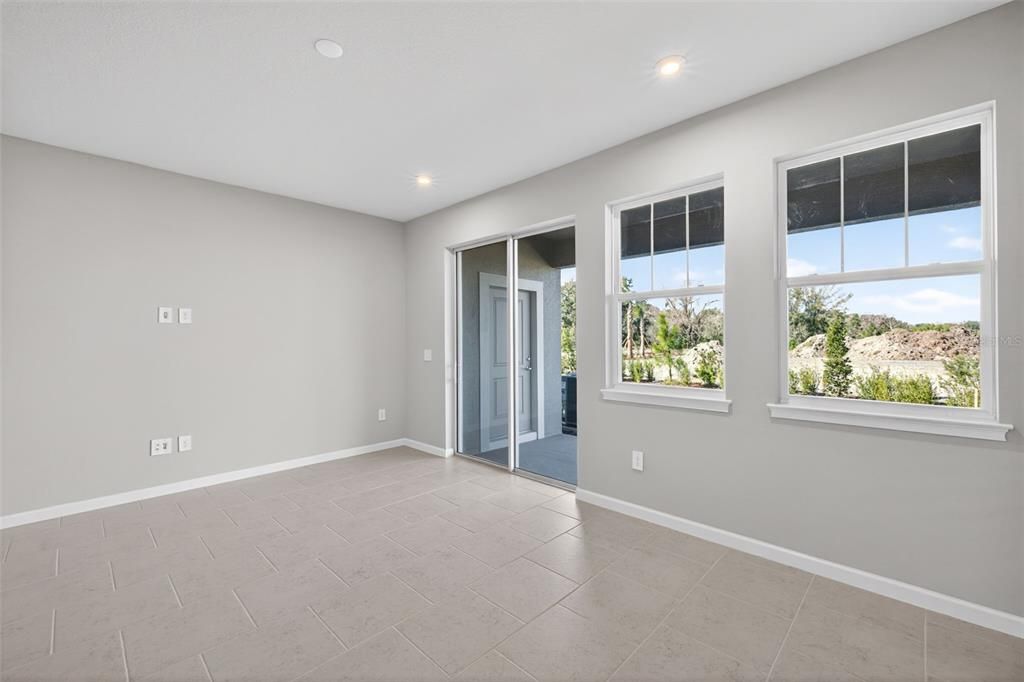 Под контрактом: $284,529 (3 спален, 2 ванн, 1691 Квадратных фут)