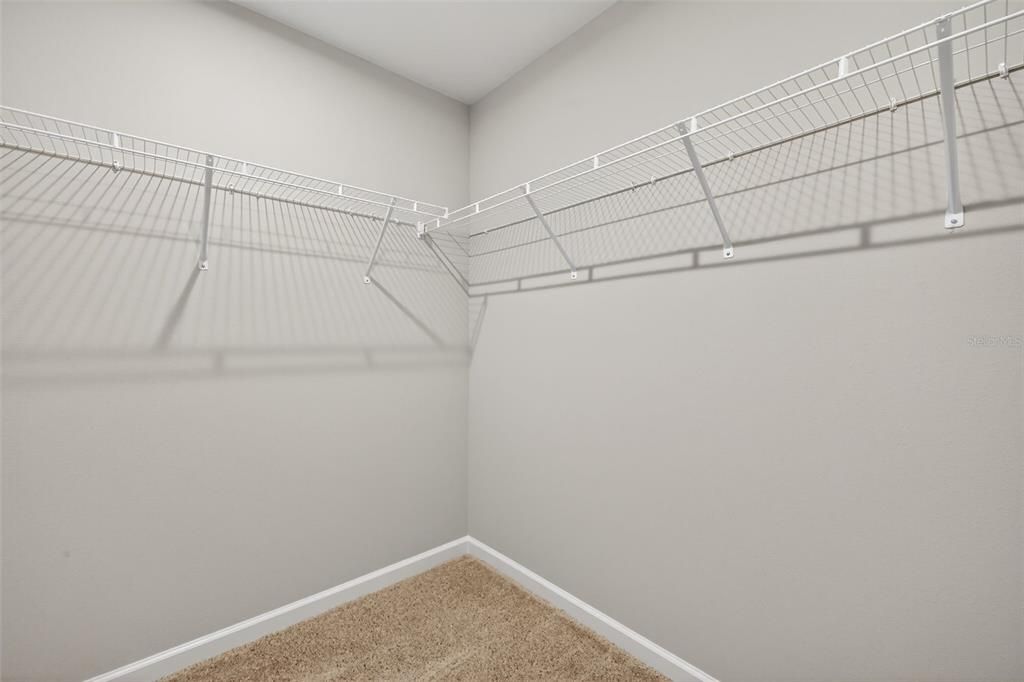 Под контрактом: $284,529 (3 спален, 2 ванн, 1691 Квадратных фут)