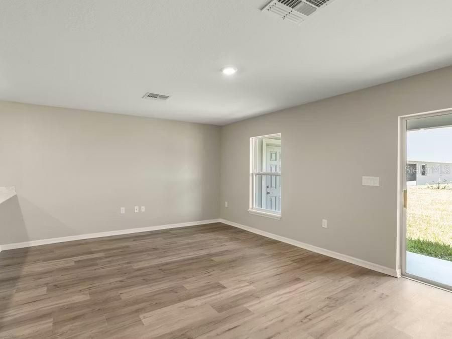 For Sale: $249,900 (3 beds, 2 baths, 1604 Square Feet)
