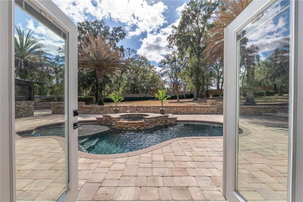Под контрактом: $1,275,000 (4 спален, 2 ванн, 2659 Квадратных фут)