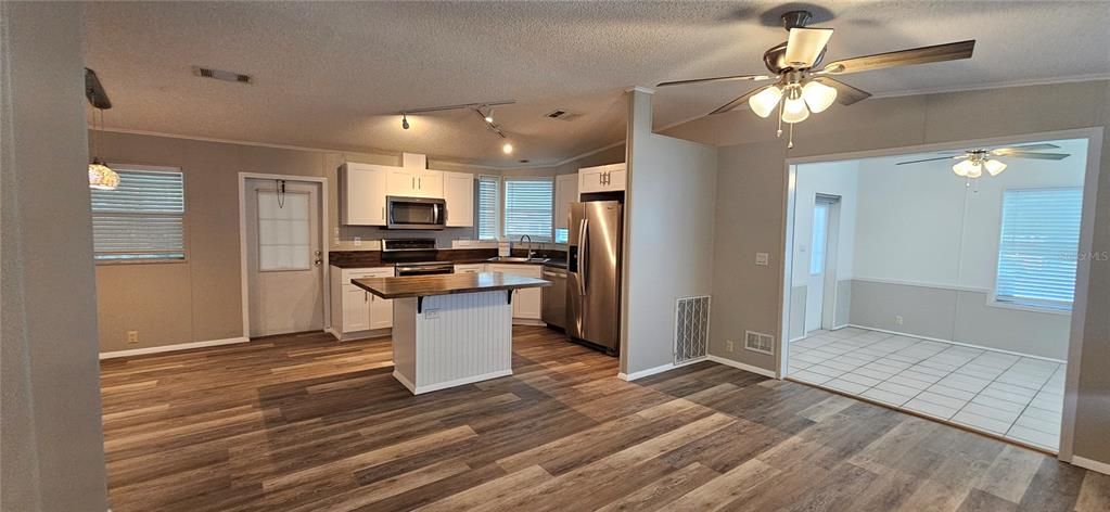 For Rent: $1,400 (2 beds, 2 baths, 1175 Square Feet)