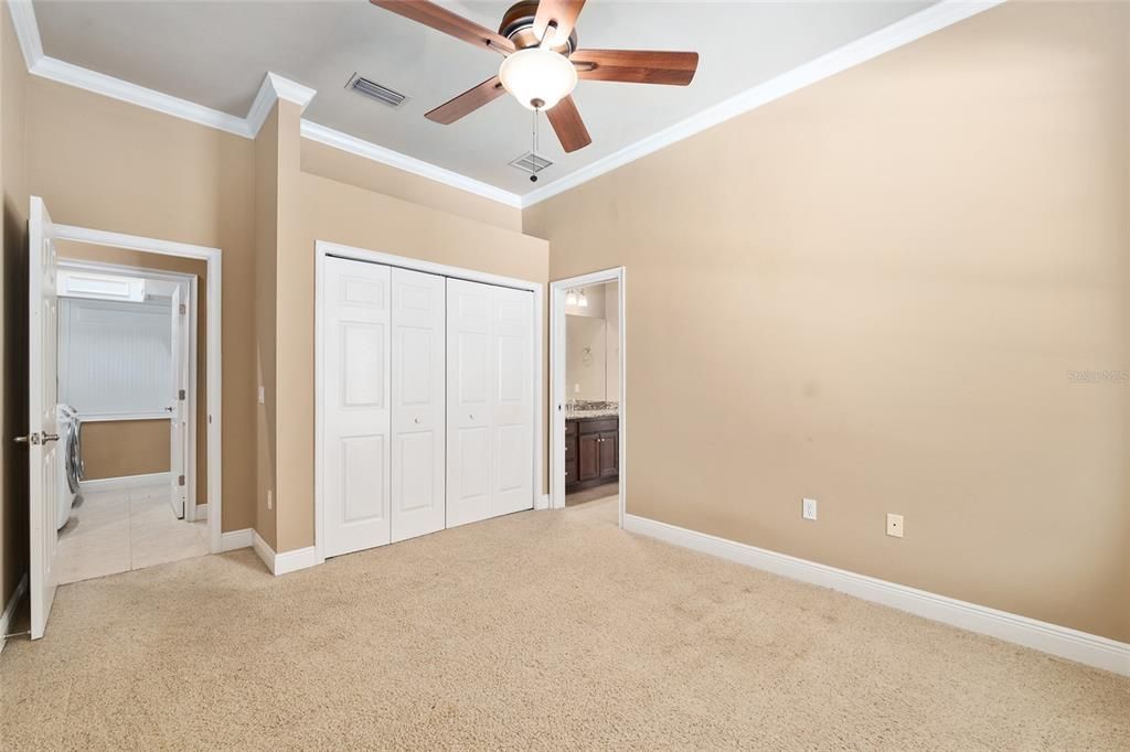 Activo con contrato: $416,000 (3 camas, 2 baños, 1838 Pies cuadrados)