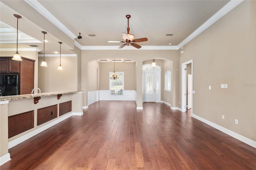 Activo con contrato: $416,000 (3 camas, 2 baños, 1838 Pies cuadrados)