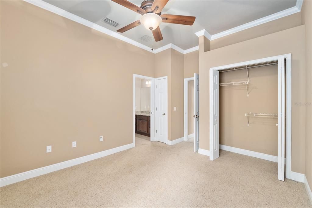 Activo con contrato: $416,000 (3 camas, 2 baños, 1838 Pies cuadrados)