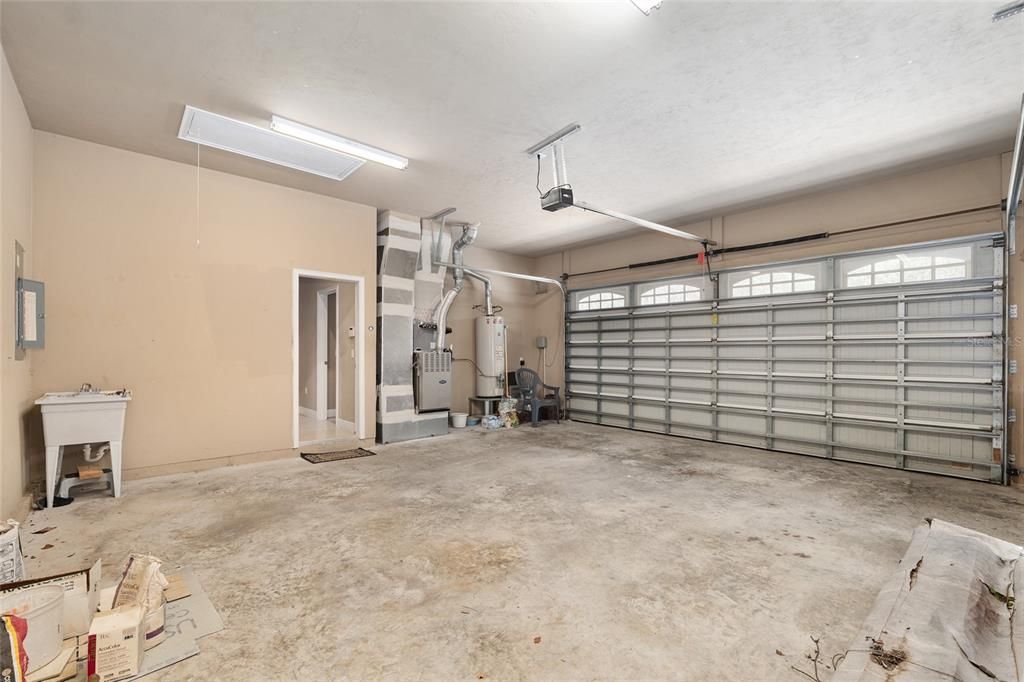 Activo con contrato: $416,000 (3 camas, 2 baños, 1838 Pies cuadrados)