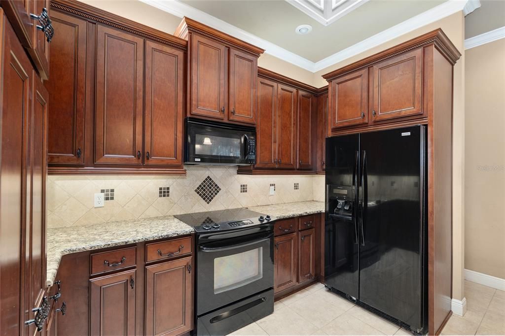 Activo con contrato: $416,000 (3 camas, 2 baños, 1838 Pies cuadrados)