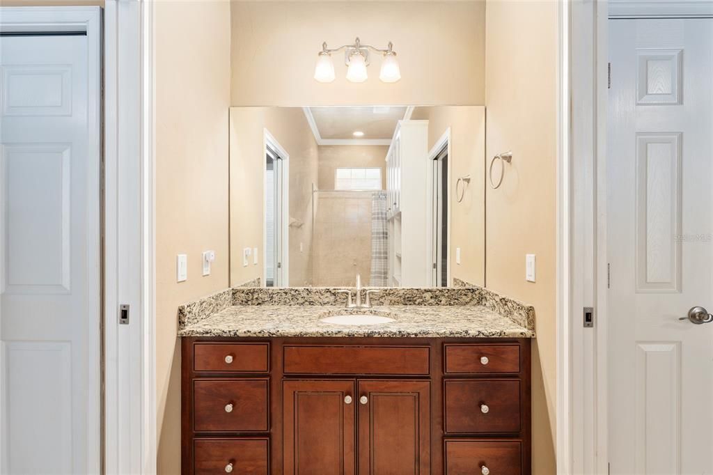 Activo con contrato: $416,000 (3 camas, 2 baños, 1838 Pies cuadrados)