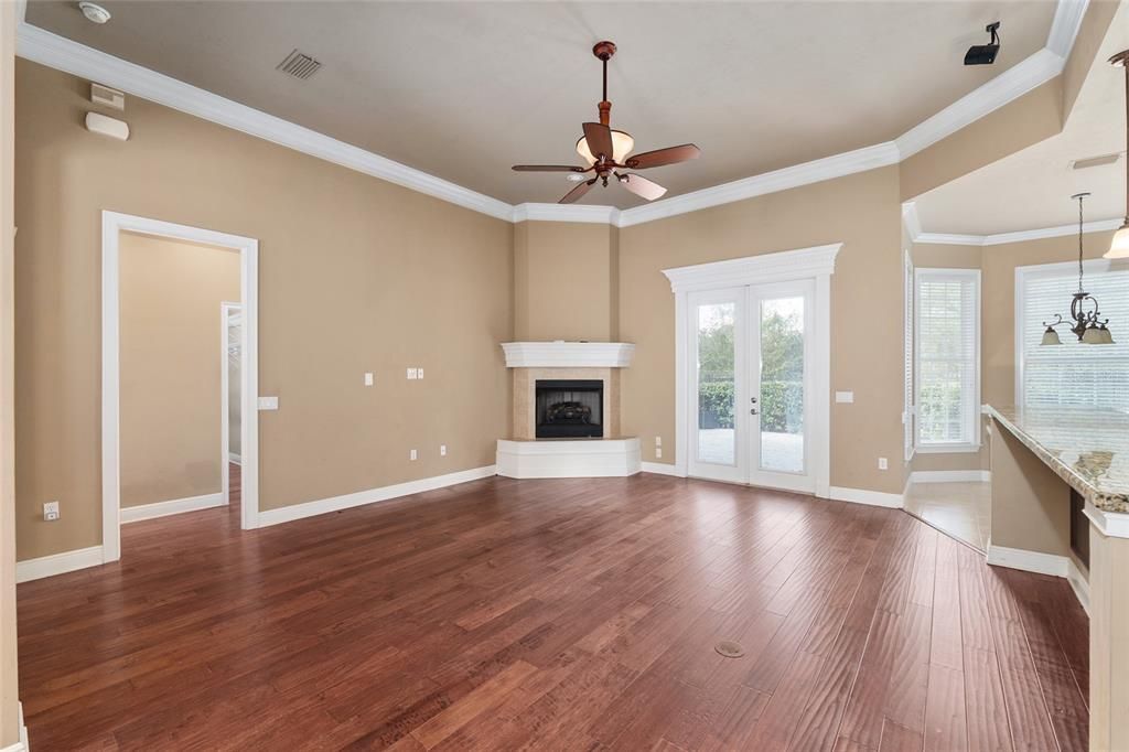 Activo con contrato: $416,000 (3 camas, 2 baños, 1838 Pies cuadrados)