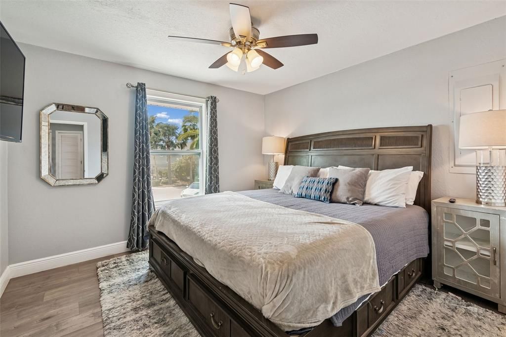For Sale: $1,999,995 (7 beds, 3 baths, 3281 Square Feet)