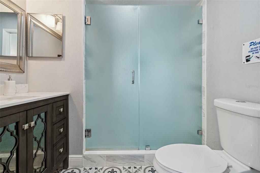 For Sale: $1,999,995 (7 beds, 3 baths, 3281 Square Feet)