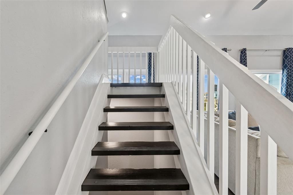 For Sale: $1,999,995 (7 beds, 3 baths, 3281 Square Feet)
