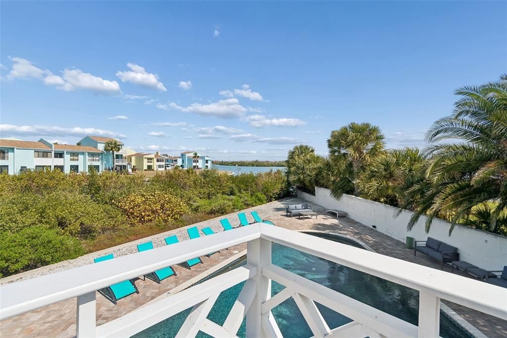 For Sale: $1,999,995 (7 beds, 3 baths, 3281 Square Feet)