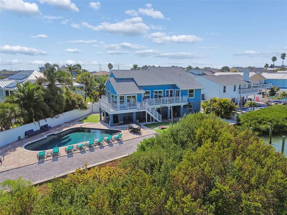 For Sale: $1,999,995 (7 beds, 3 baths, 3281 Square Feet)