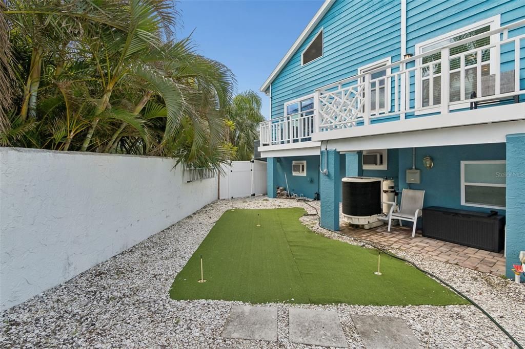 For Sale: $1,999,995 (7 beds, 3 baths, 3281 Square Feet)