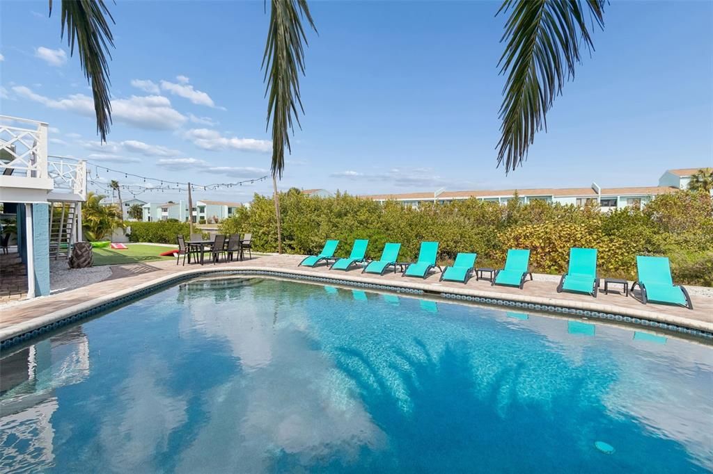 For Sale: $1,999,995 (7 beds, 3 baths, 3281 Square Feet)