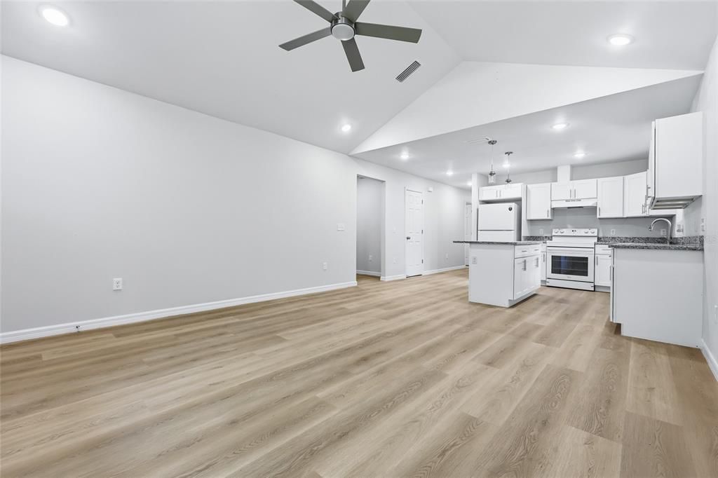 En Venta: $230,000 (3 camas, 2 baños, 1231 Pies cuadrados)