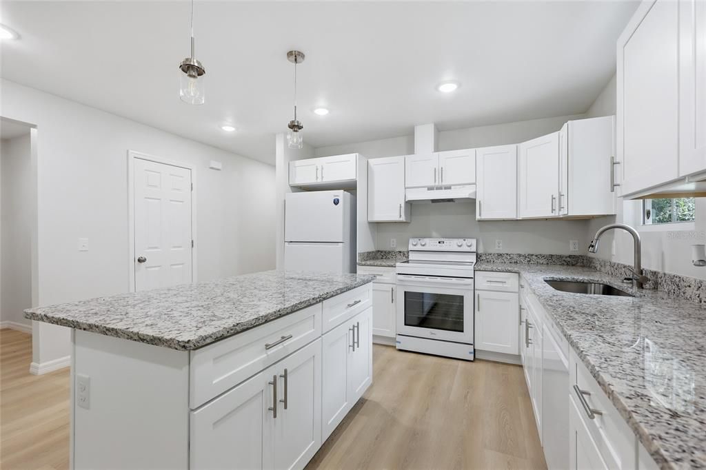 En Venta: $230,000 (3 camas, 2 baños, 1231 Pies cuadrados)