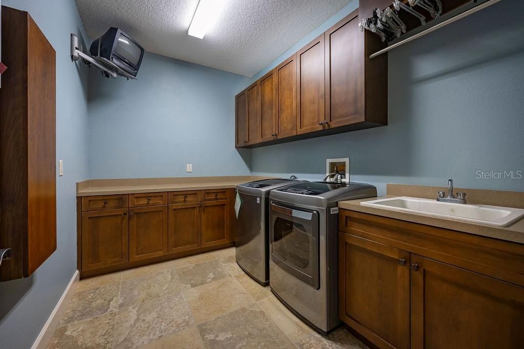 For Sale: $2,500,000 (4 beds, 4 baths, 5056 Square Feet)