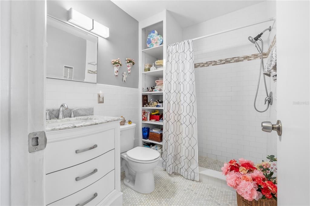 Active With Contract: $289,900 (3 beds, 3 baths, 2200 Square Feet)