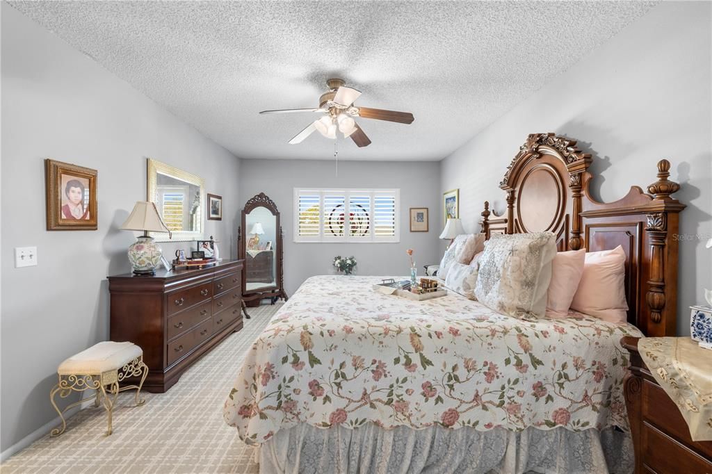 Active With Contract: $289,900 (3 beds, 3 baths, 2200 Square Feet)