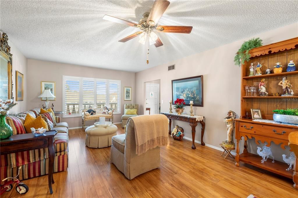 Active With Contract: $289,900 (3 beds, 3 baths, 2200 Square Feet)