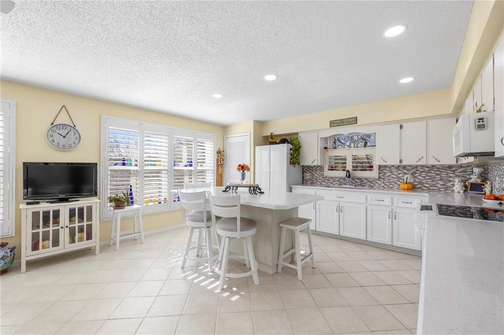 Active With Contract: $289,900 (3 beds, 3 baths, 2200 Square Feet)