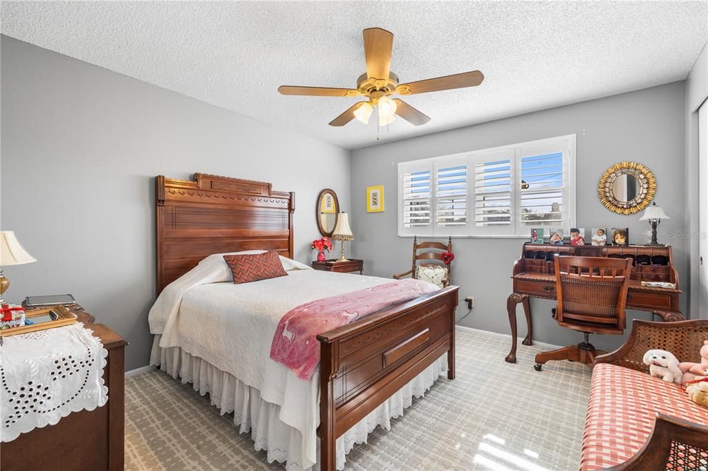 Active With Contract: $289,900 (3 beds, 3 baths, 2200 Square Feet)