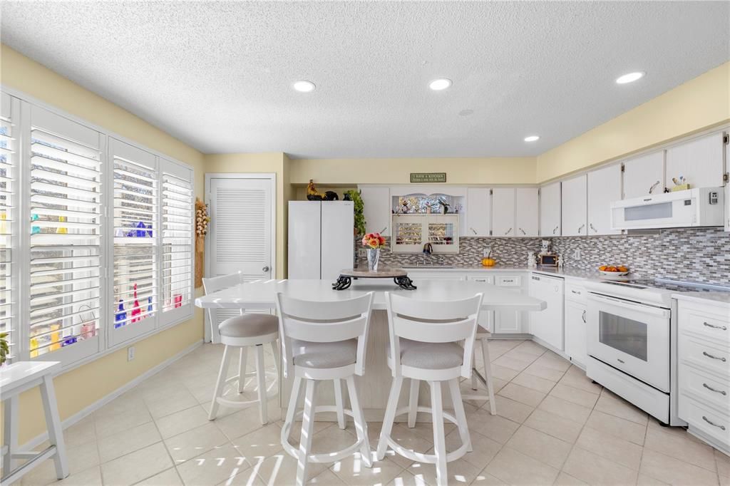 Active With Contract: $289,900 (3 beds, 3 baths, 2200 Square Feet)