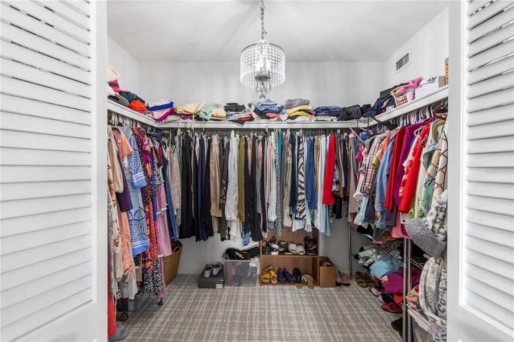 Active With Contract: $289,900 (3 beds, 3 baths, 2200 Square Feet)