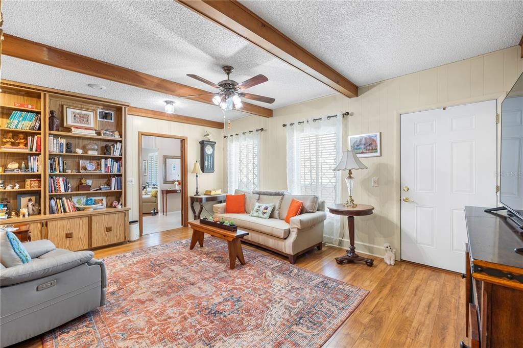 Active With Contract: $289,900 (3 beds, 3 baths, 2200 Square Feet)