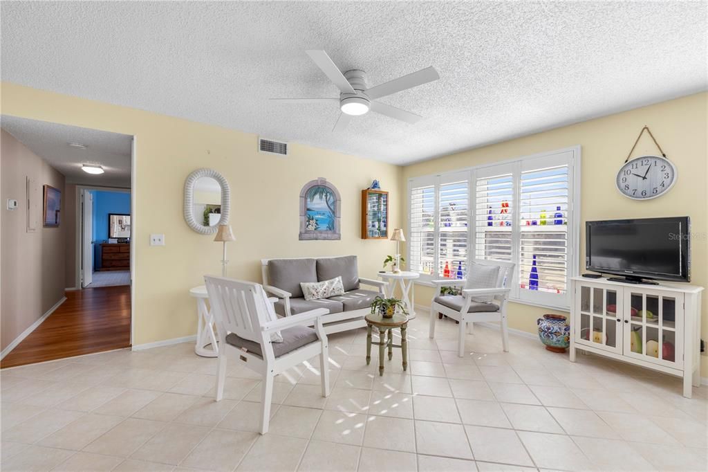 Active With Contract: $289,900 (3 beds, 3 baths, 2200 Square Feet)