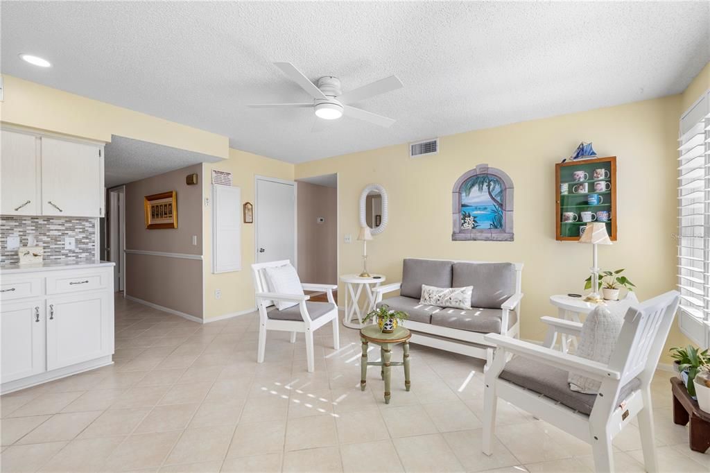 Active With Contract: $289,900 (3 beds, 3 baths, 2200 Square Feet)