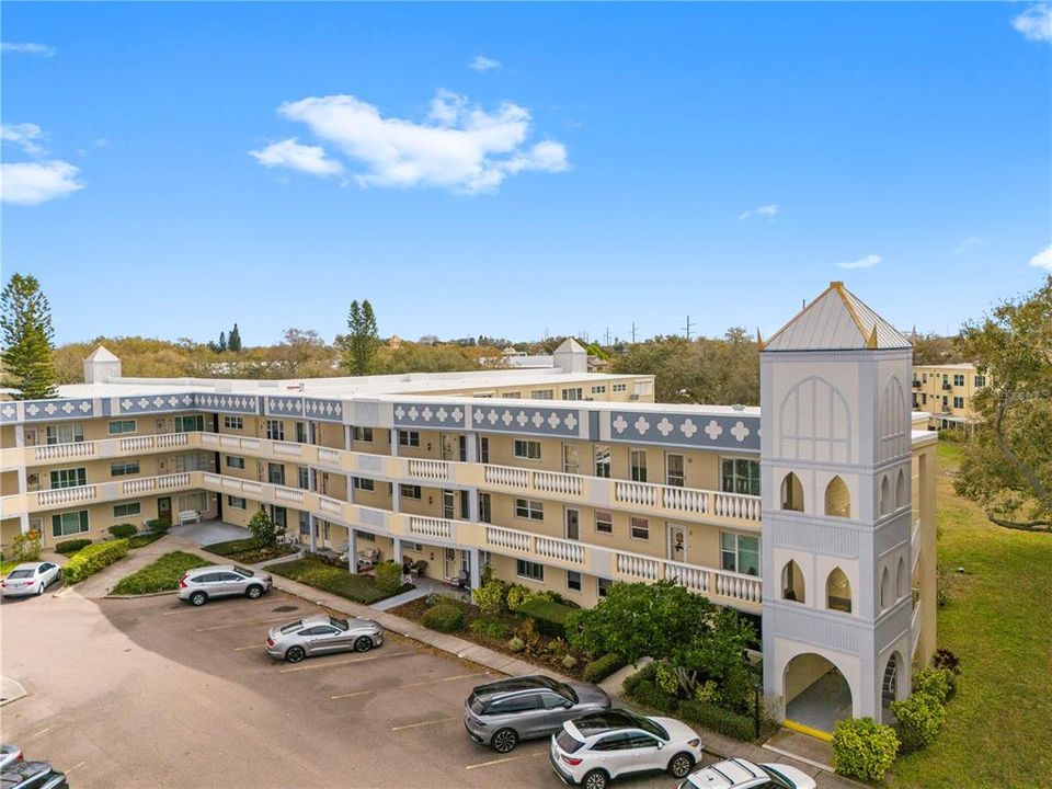 Active With Contract: $289,900 (3 beds, 3 baths, 2200 Square Feet)