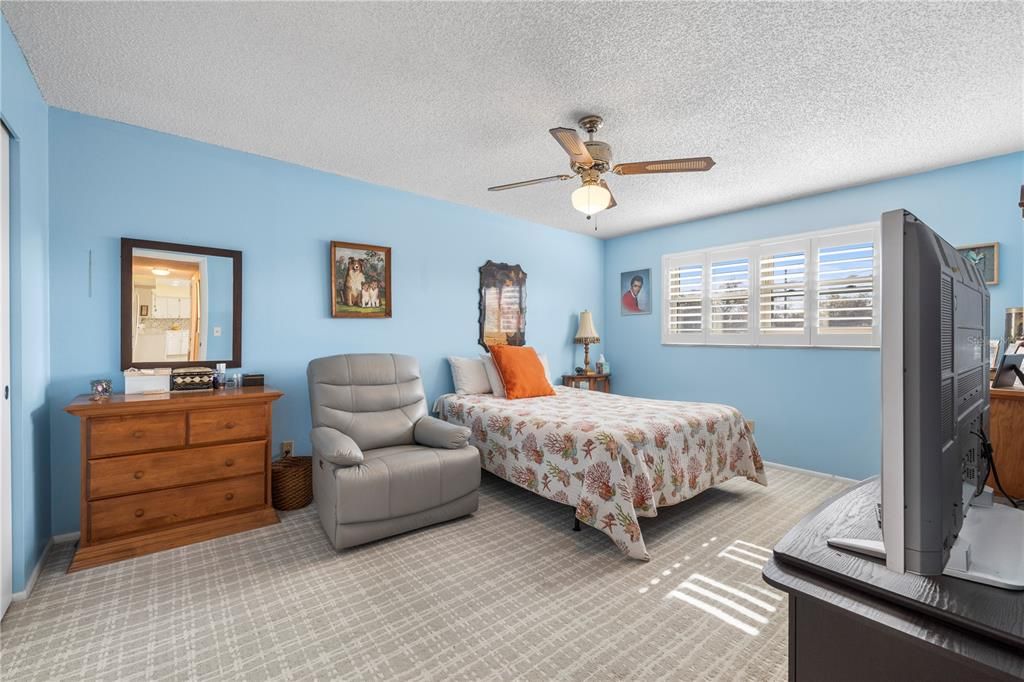 Active With Contract: $289,900 (3 beds, 3 baths, 2200 Square Feet)