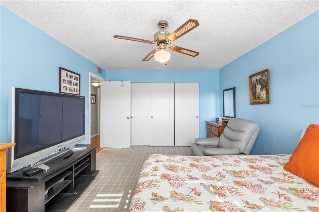 Active With Contract: $289,900 (3 beds, 3 baths, 2200 Square Feet)