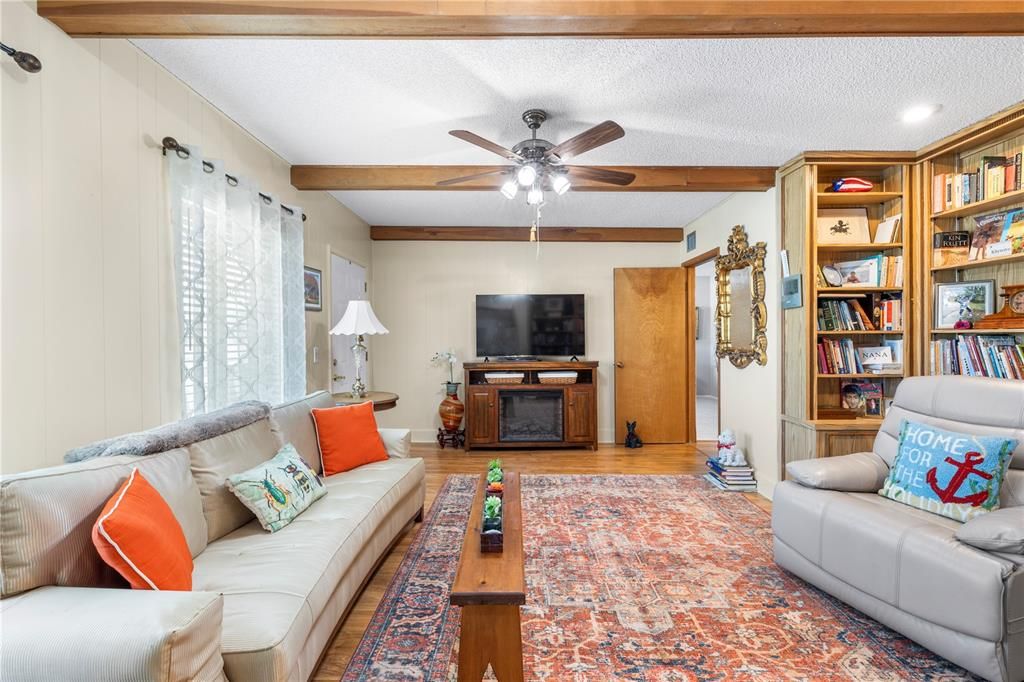 Active With Contract: $289,900 (3 beds, 3 baths, 2200 Square Feet)