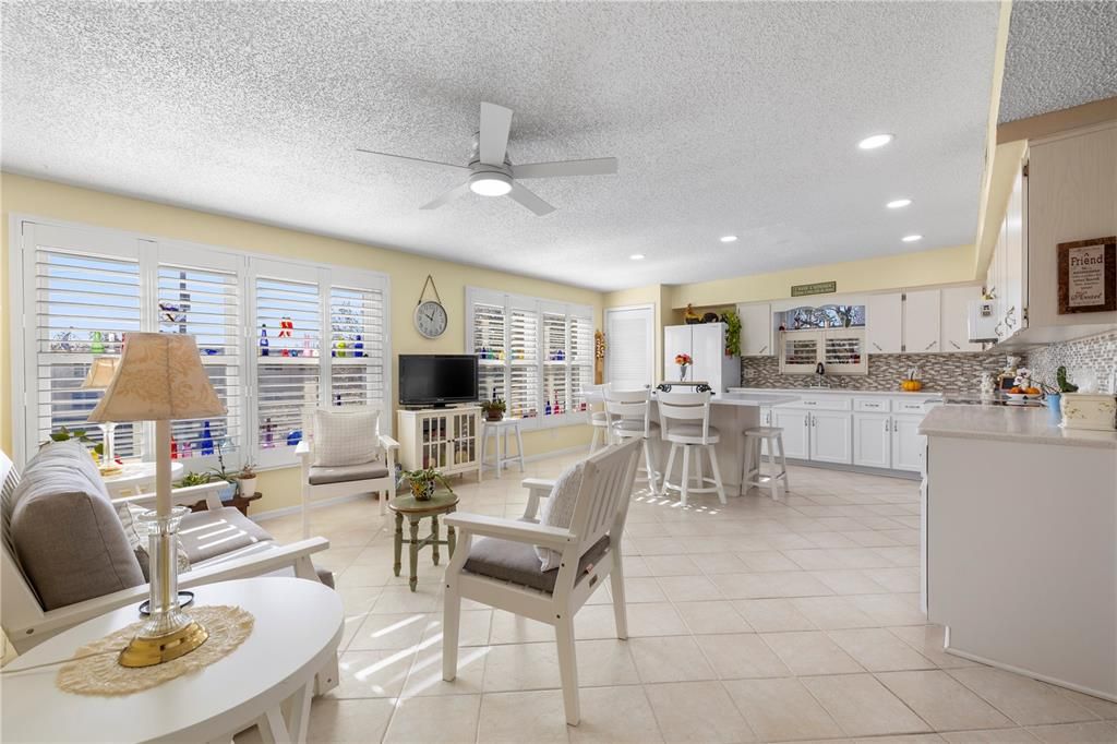 Active With Contract: $289,900 (3 beds, 3 baths, 2200 Square Feet)