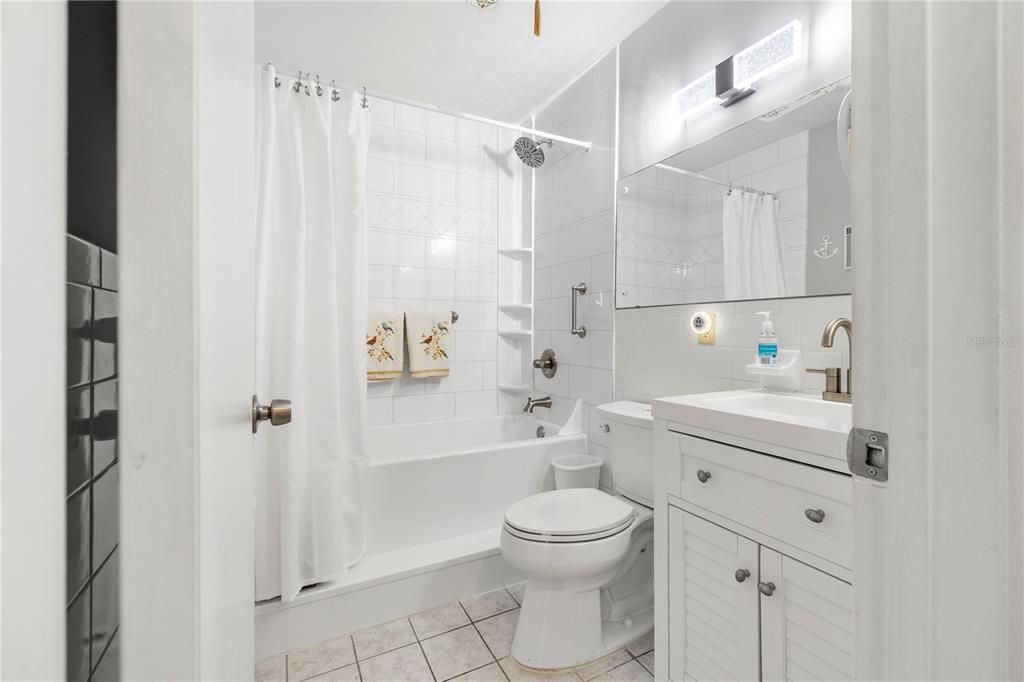 Active With Contract: $289,900 (3 beds, 3 baths, 2200 Square Feet)