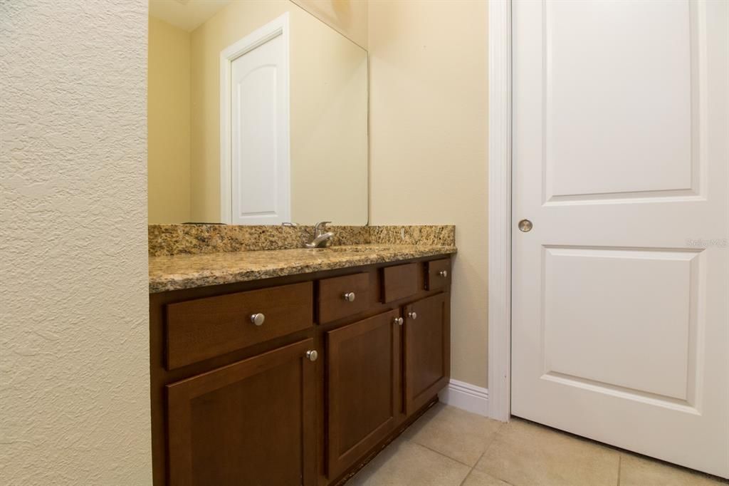 Activo con contrato: $249,000 (2 camas, 2 baños, 1098 Pies cuadrados)