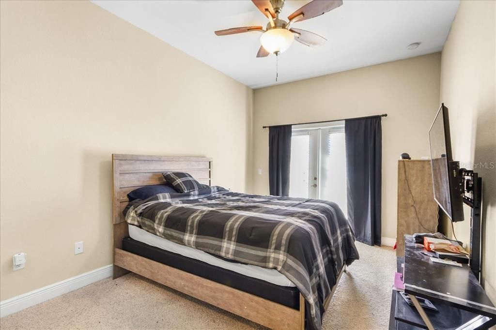 Activo con contrato: $249,000 (2 camas, 2 baños, 1098 Pies cuadrados)