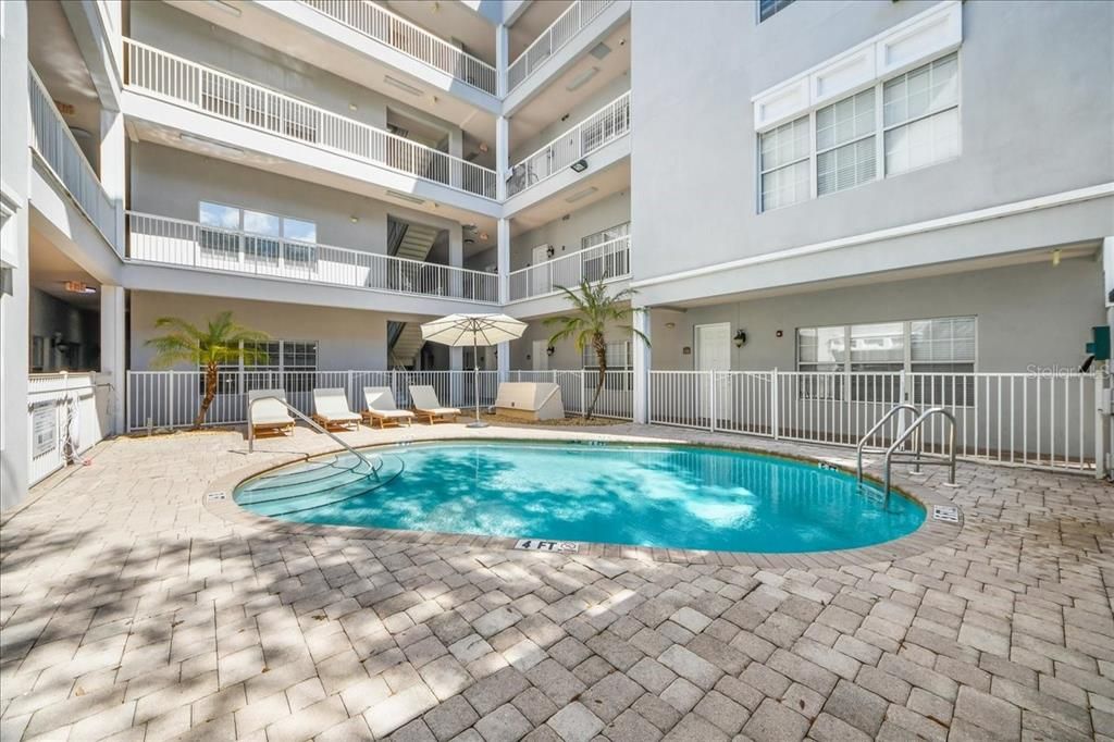 Activo con contrato: $249,000 (2 camas, 2 baños, 1098 Pies cuadrados)